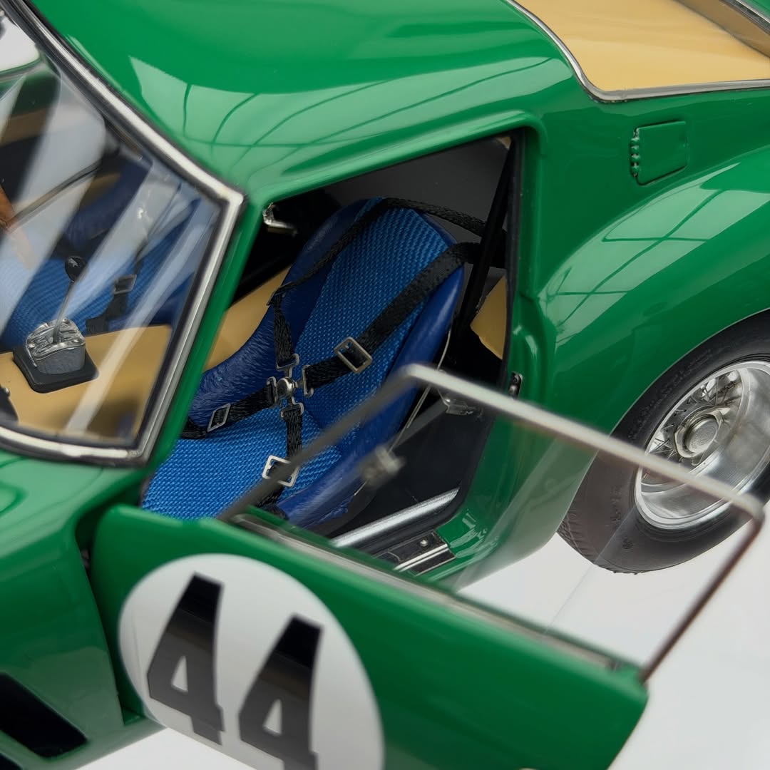 Ferrari 250 GTO 1:18 scale model